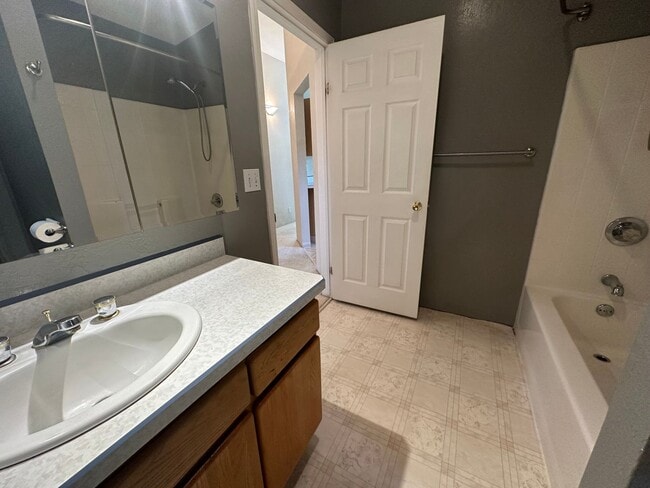 Building Photo - Spacious Kenai Home!