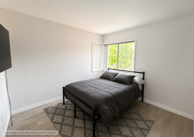 Building Photo - Updated Home with Modern Kitchen, Fireplace & Private Backyard