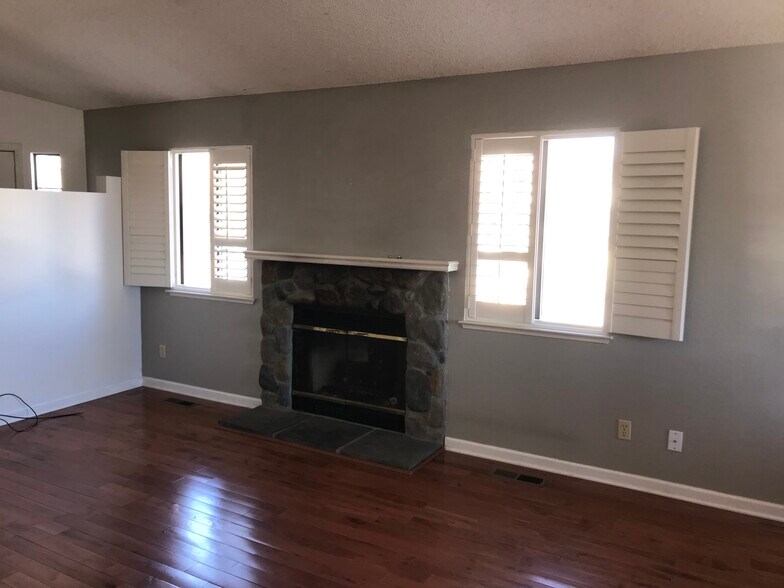 Living Room - 1092 McGee Drive