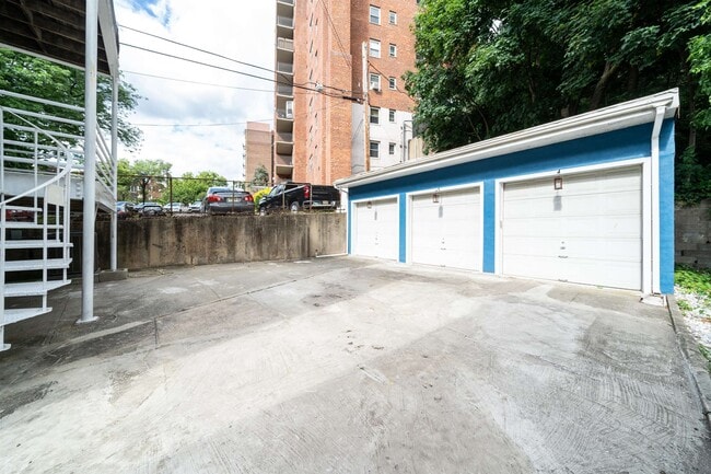 Building Photo - 656 JFK Blvd E