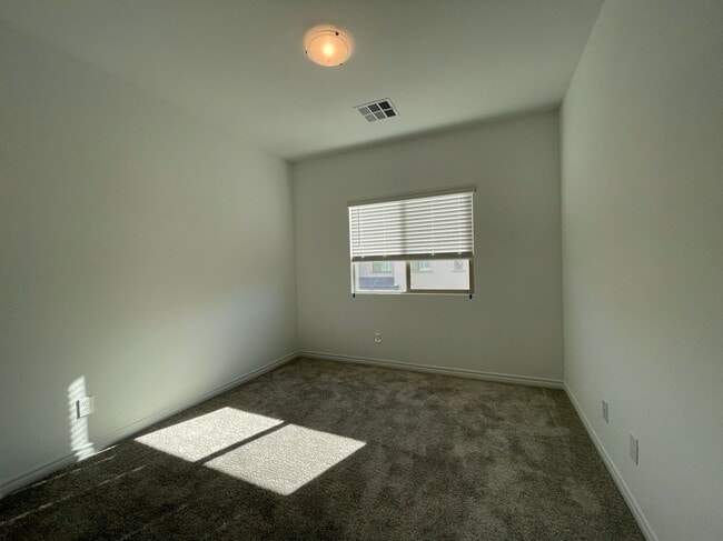 Building Photo - GATED 3 BED 2.5 BATH 2 CAR GARAGE + LOFT IN NORTH LAS VEGAS