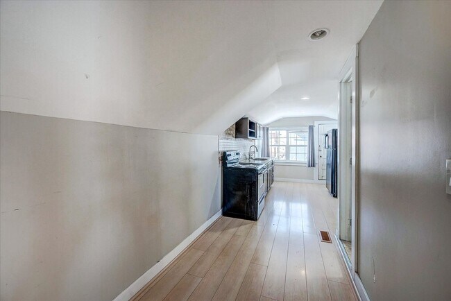 Building Photo - Monroe Duplex