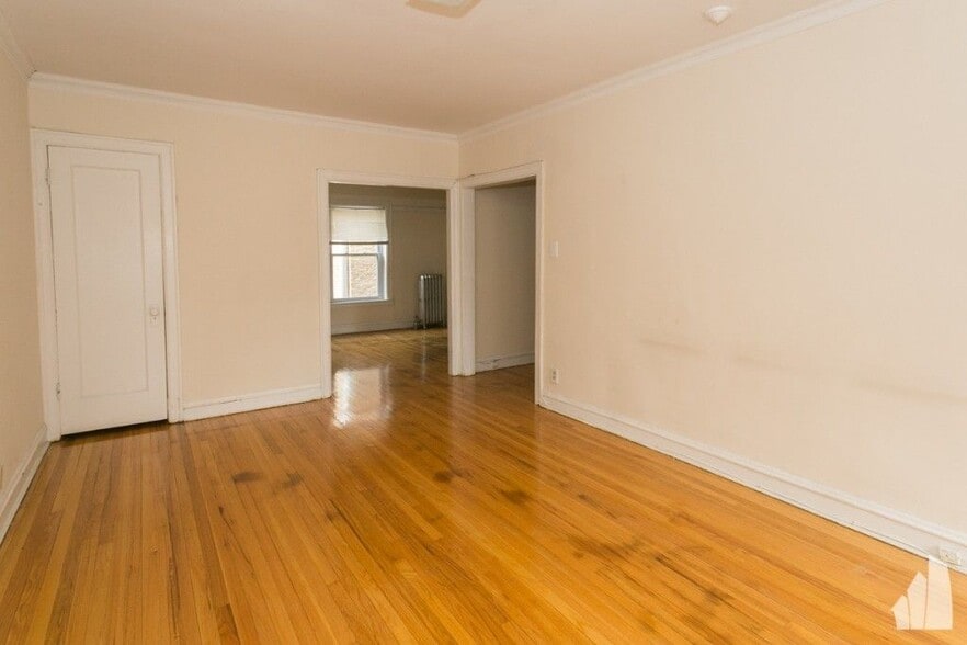 Building Photo - 5208 N Damen Ave