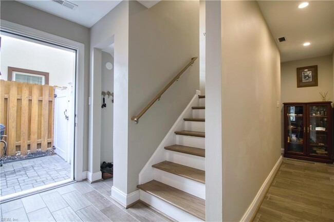 Building Photo - 4811 Lauderdale Ave