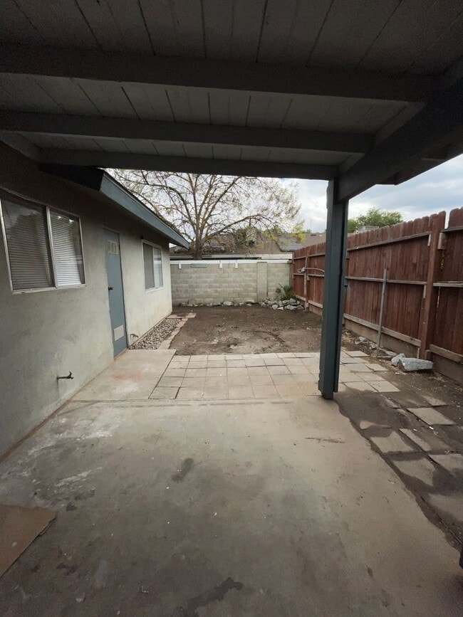 Building Photo - 3208