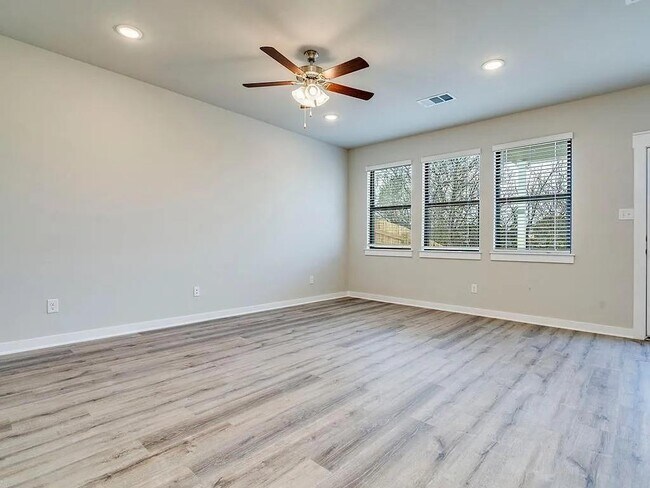 Building Photo - 515 Fieldwood Dr