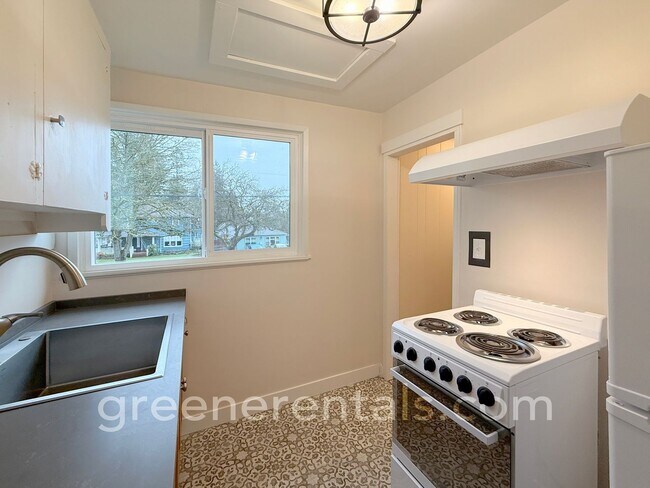 Building Photo - The Linn Apartments