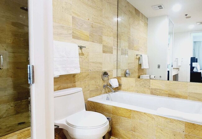 Building Photo - 1395 Brickell Bay Dr