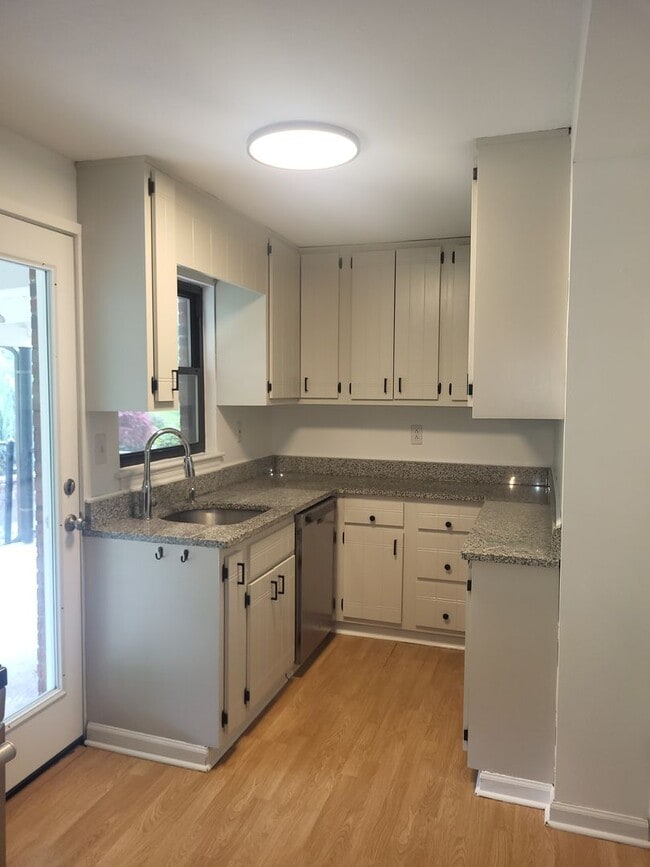 Building Photo - Beautiful 3 bedroom house in Brookline