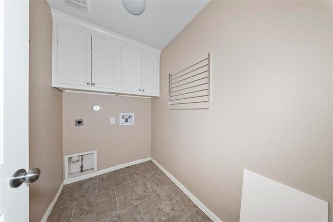 Building Photo - 3306 Benbrook Springs Ln