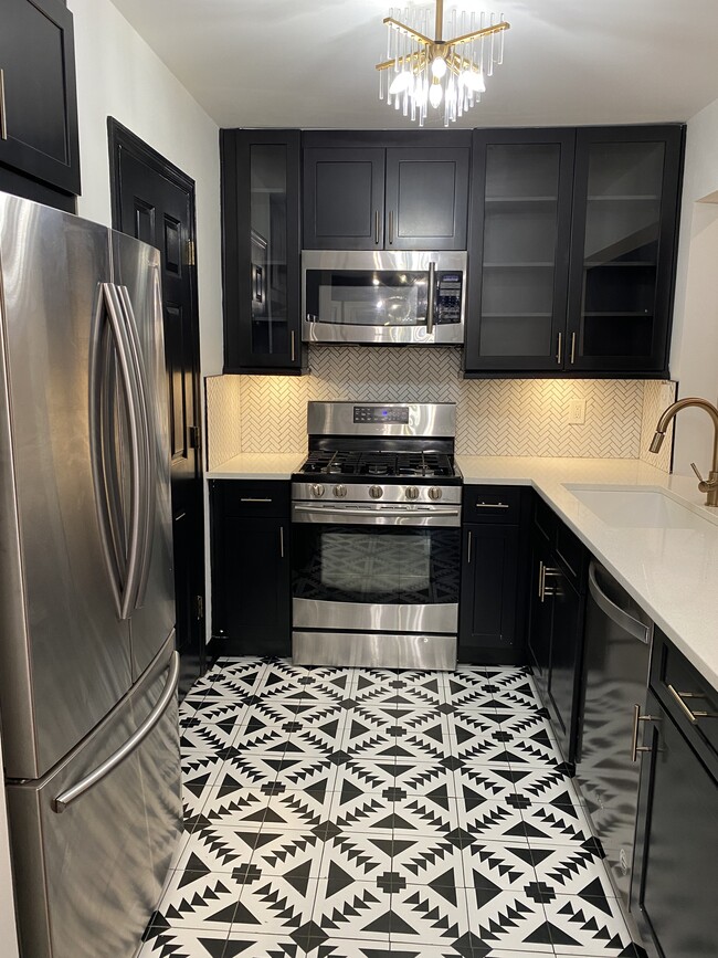 Kitchen - 702 Defoors Lndg NW