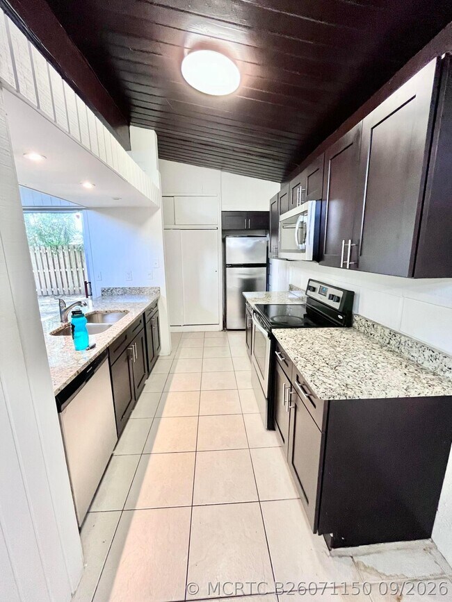 Building Photo - 817 W Las Olas Blvd