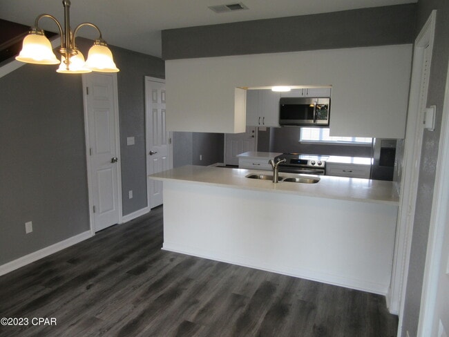 Building Photo - 134 Parker Village Cir