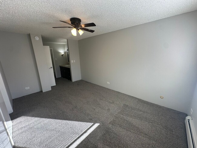 Building Photo - LOCATION LOCATION!! Newly remodeled 1-bedr...