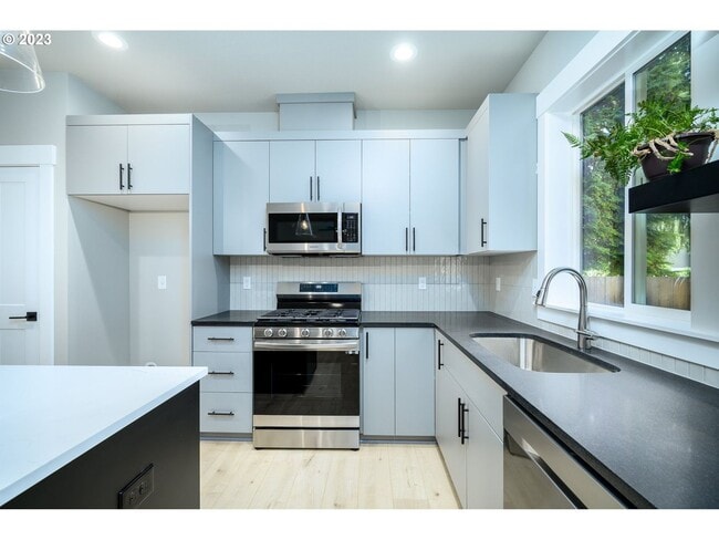 Building Photo - Beautiful 3 Bedroom, 2.5 Bath House in Newberg