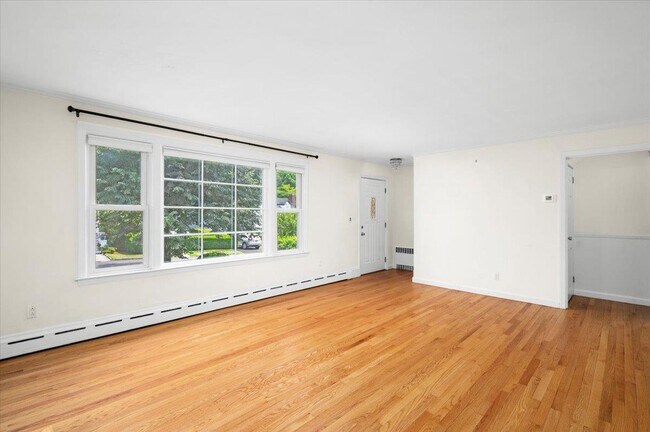 Building Photo - 714 Forest Ave