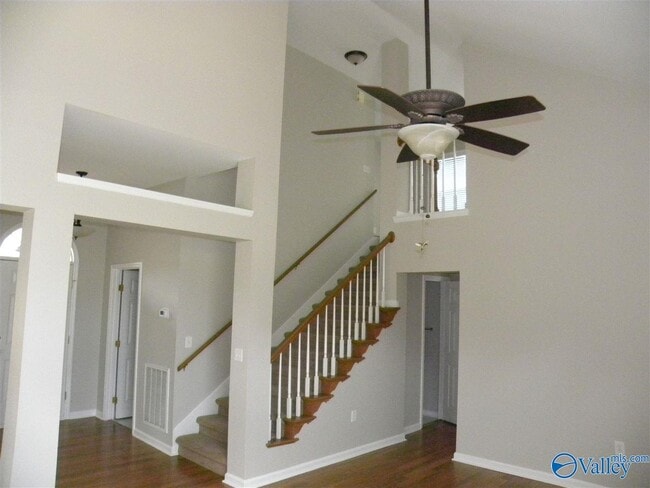 Building Photo - 102 Sunset Cir