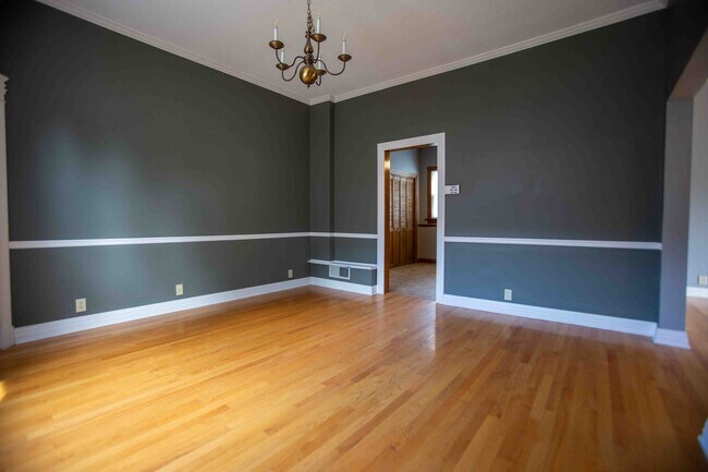 Building Photo - 3 bedroom 2.5 bathroom home with a fully fenced yard!