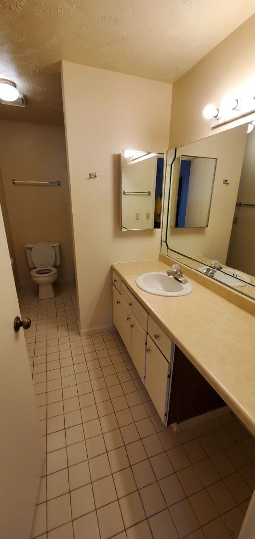 Building Photo - Spacious 3 Bedroom Condo Near Downtown Tra...