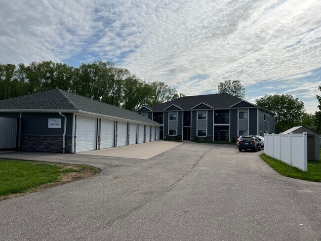 Building Photo - 1112 Spruce Dr