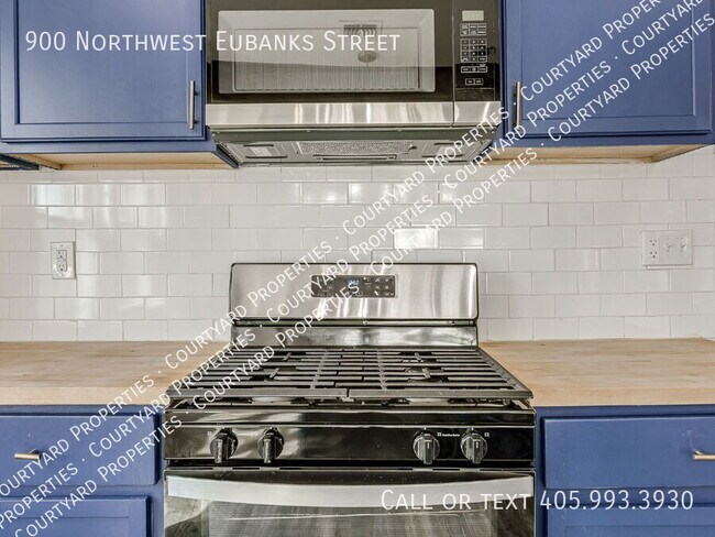 Building Photo - 900 NW Eubanks St