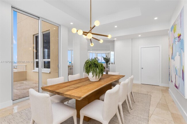 Building Photo - 808 Brickell Key Dr