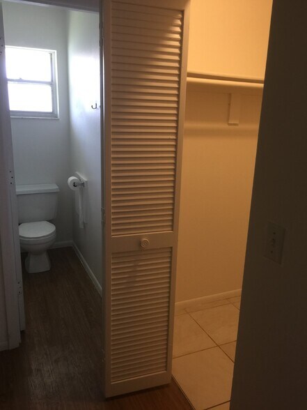 master toilet, closet - 1916 Marcia St