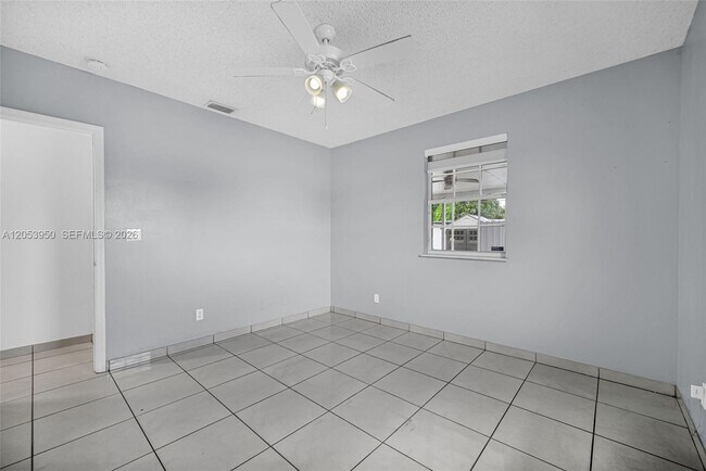 Building Photo - 451 E 37th St