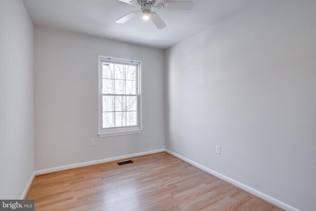 Building Photo - 5809 Waterdale Ct