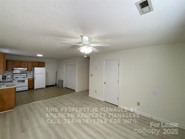 Building Photo - 401 Needle Ct