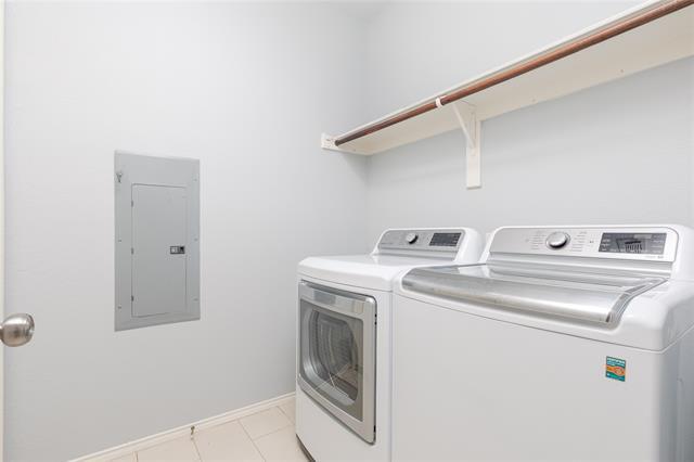 Building Photo - 1404 Hudspeth Dr