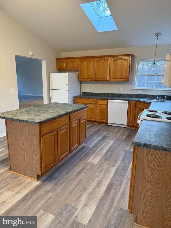 Building Photo - 6407 Sunset Rd