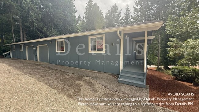 Building Photo - Newly Updated 3 Bedroom Duplex in Silverdale!