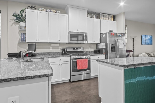 Building Photo - Elevated Old Town Ashburn Living: A Four-L...