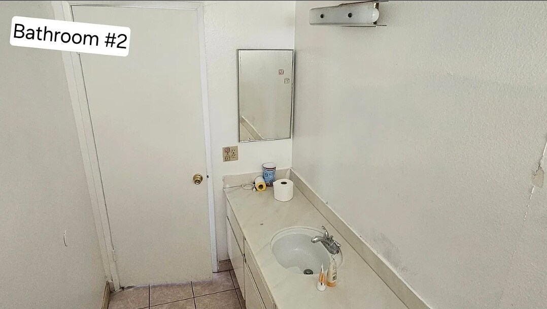 Building Photo - 832 Adelita St