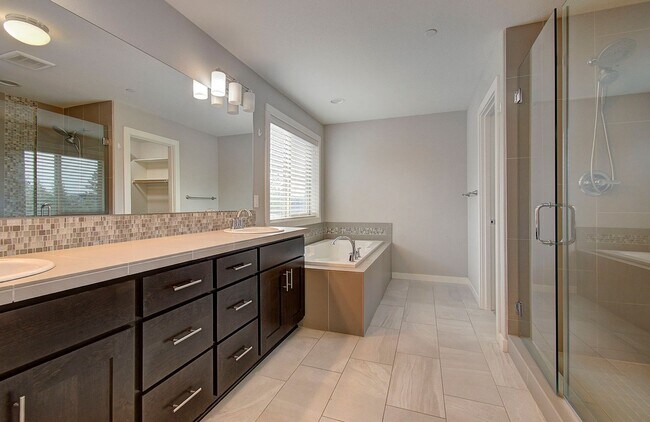 Building Photo - STUNNING CAMAS NORTH HILLS 4 BR, 3.5 BATH ...