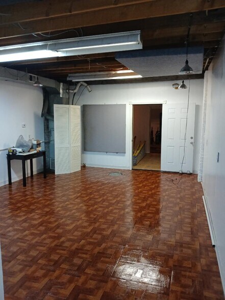 Beautiful Parkay Floor Large room 1st floor - 2210 Murray Hill Rd