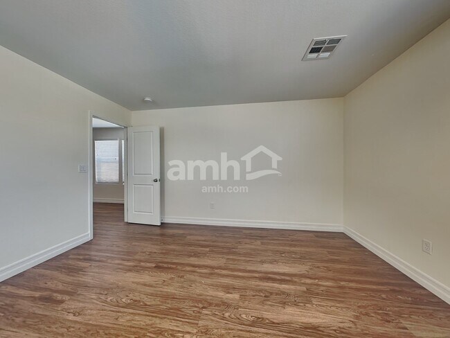 Building Photo - 5843 Petronius St