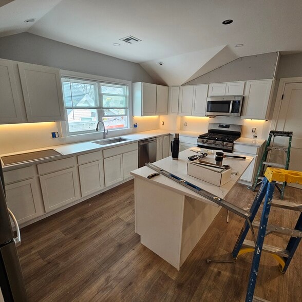 Building Photo - 28 Brooks St