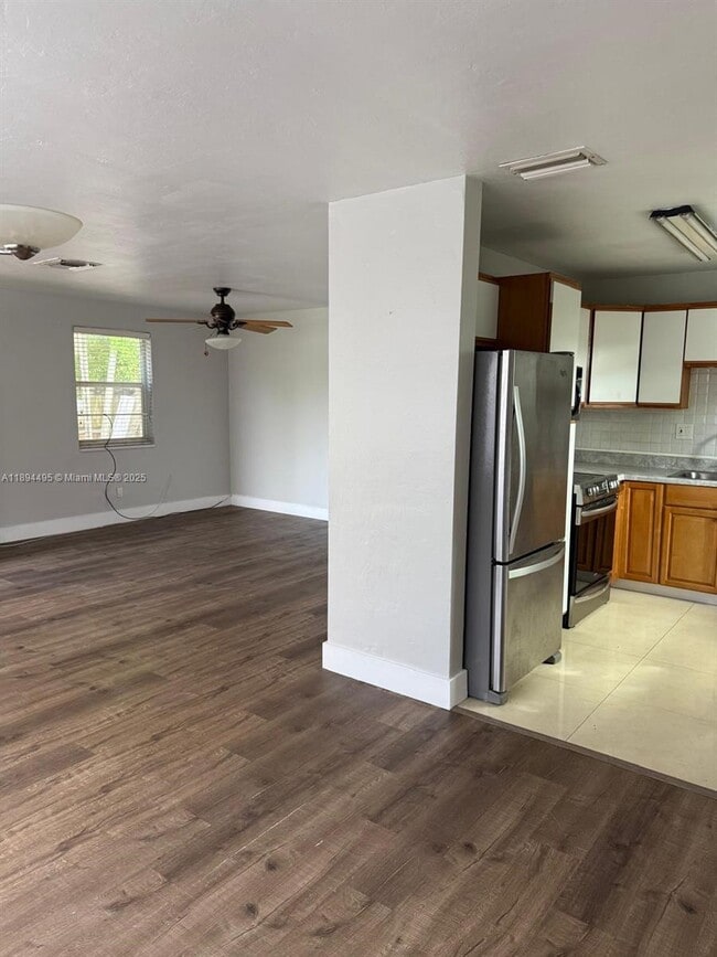 Building Photo - 830 NE 58th Ct