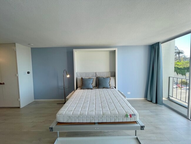 Building Photo - 1050 N Point St