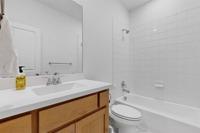 Building Photo - 1232 Newport St