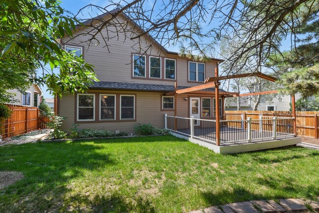 Building Photo - Stunning 5 Bedroom in School District 20