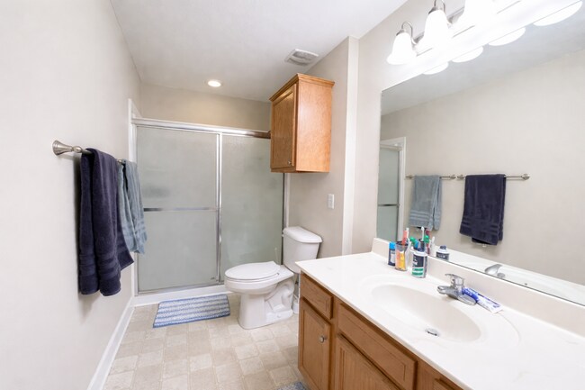 Building Photo - Fantastic 2 bedroom 2 bath townhome