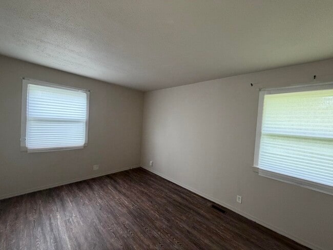 Building Photo - 1612 Crestview-