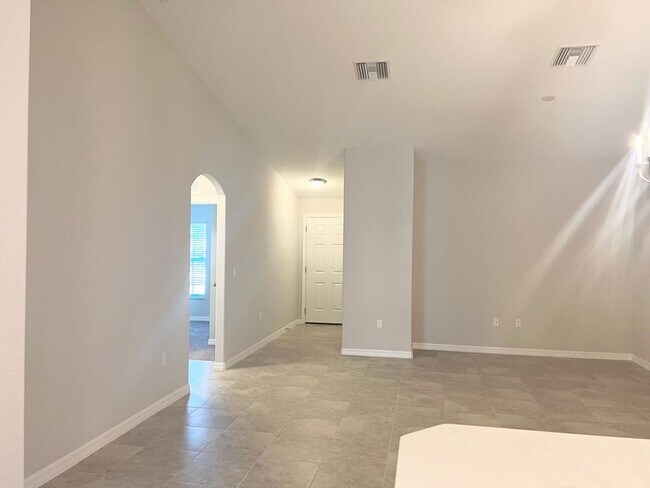 Building Photo - 36 Ryapple Ln