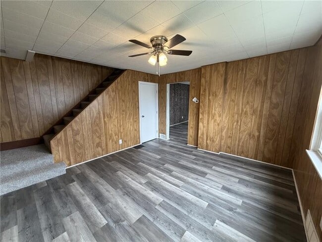 Building Photo - 1154 Eisenhower Dr