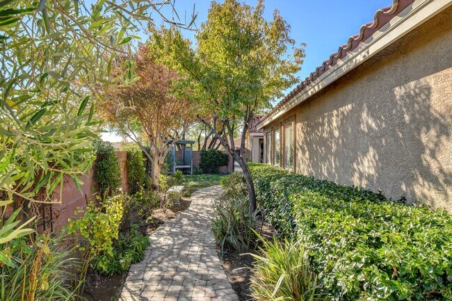 Building Photo - Stunning Aliante Single-Story with Casita ...