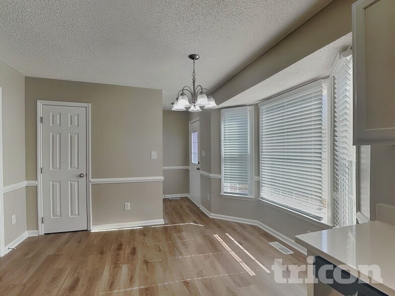 Building Photo - 713 Ilex Ct