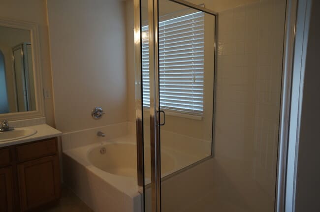 Building Photo - 944 Longleaf Dr